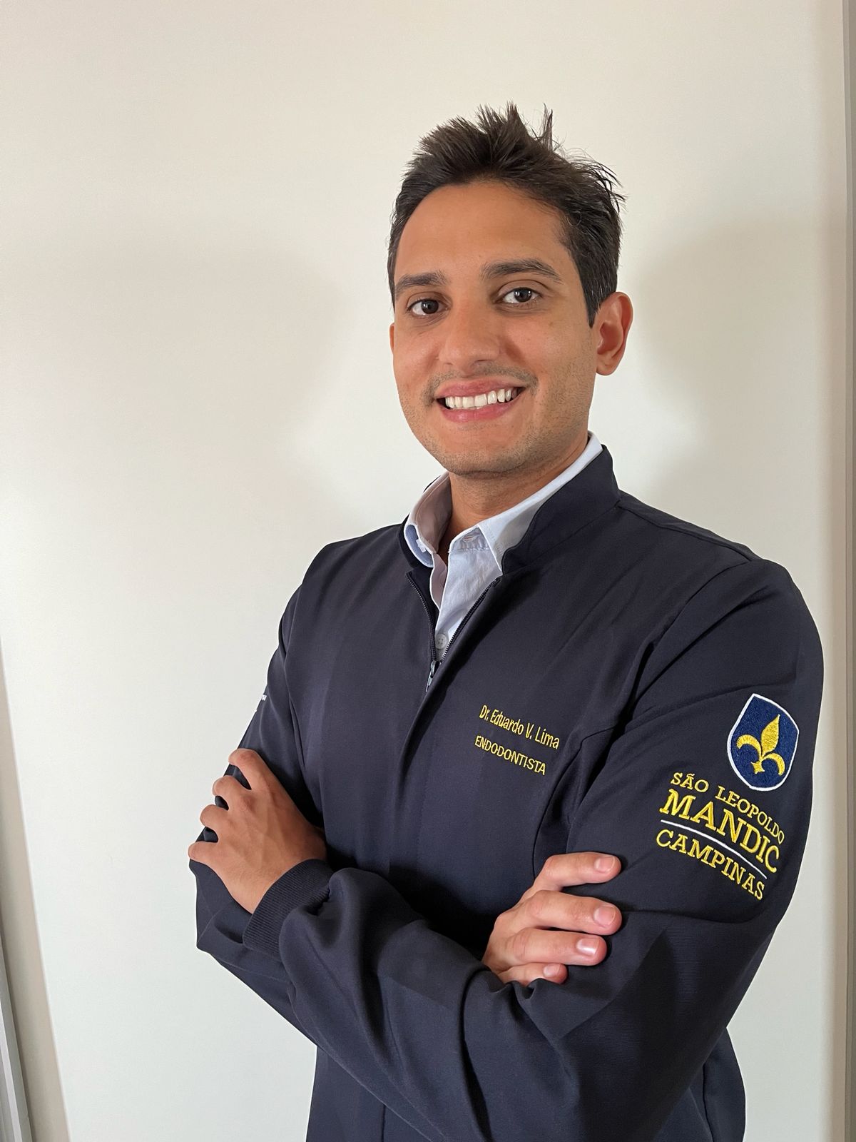 Dr. Eduardo Lima, cirurgião dentista endodontista